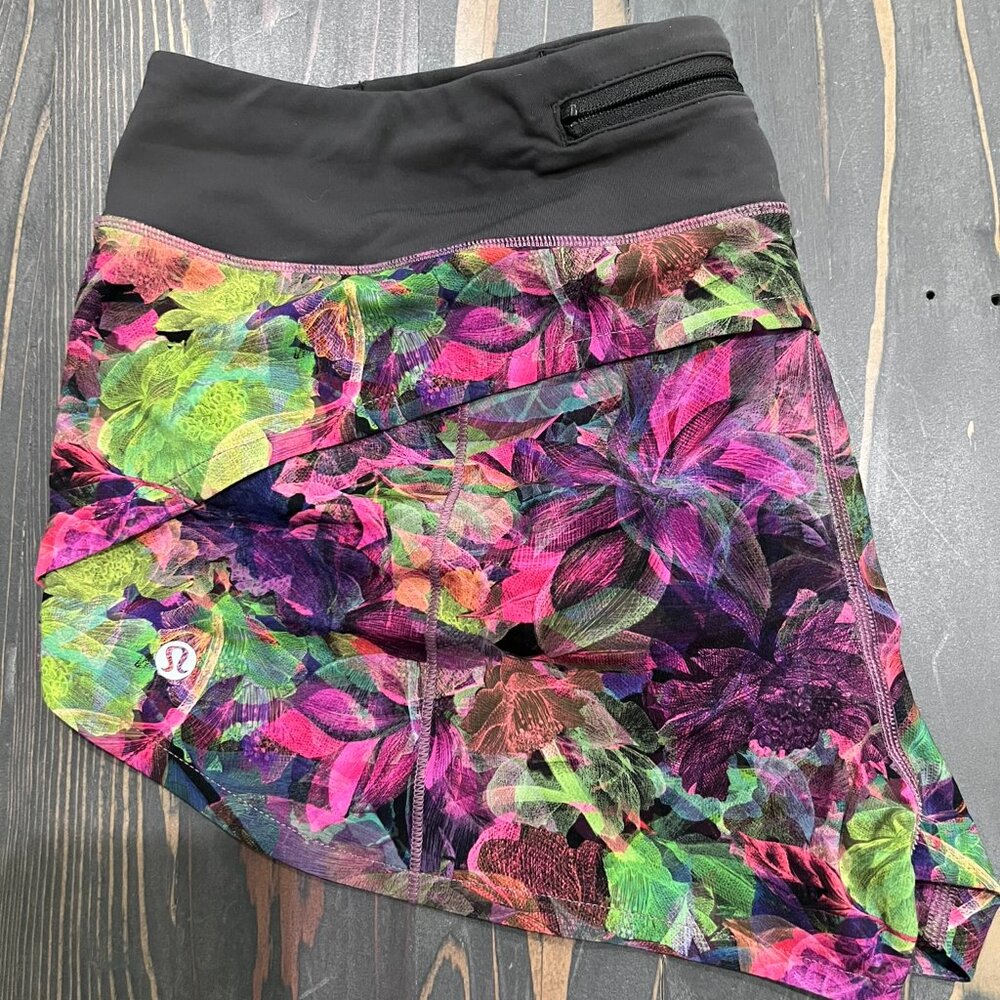 Lulu Low Right Speed Up Shorts  2.5" (size 10)